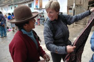 Trekker Shopping Lares Peru