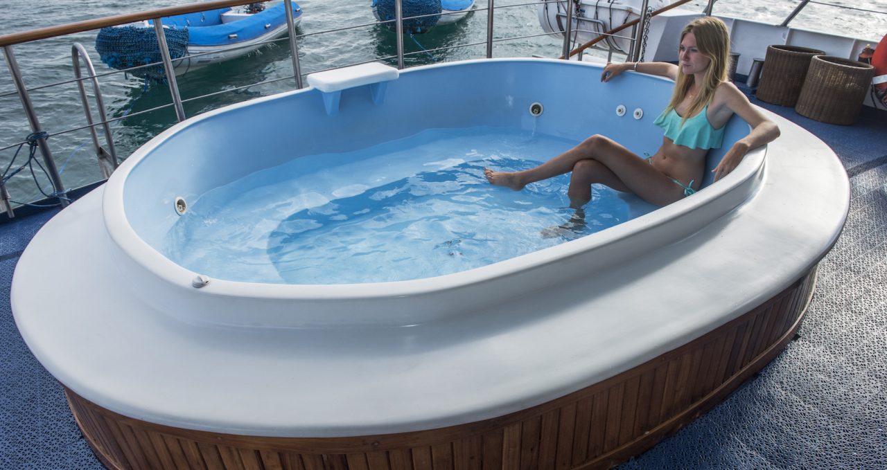 Coral outdoor Jacuzzi Galapagos