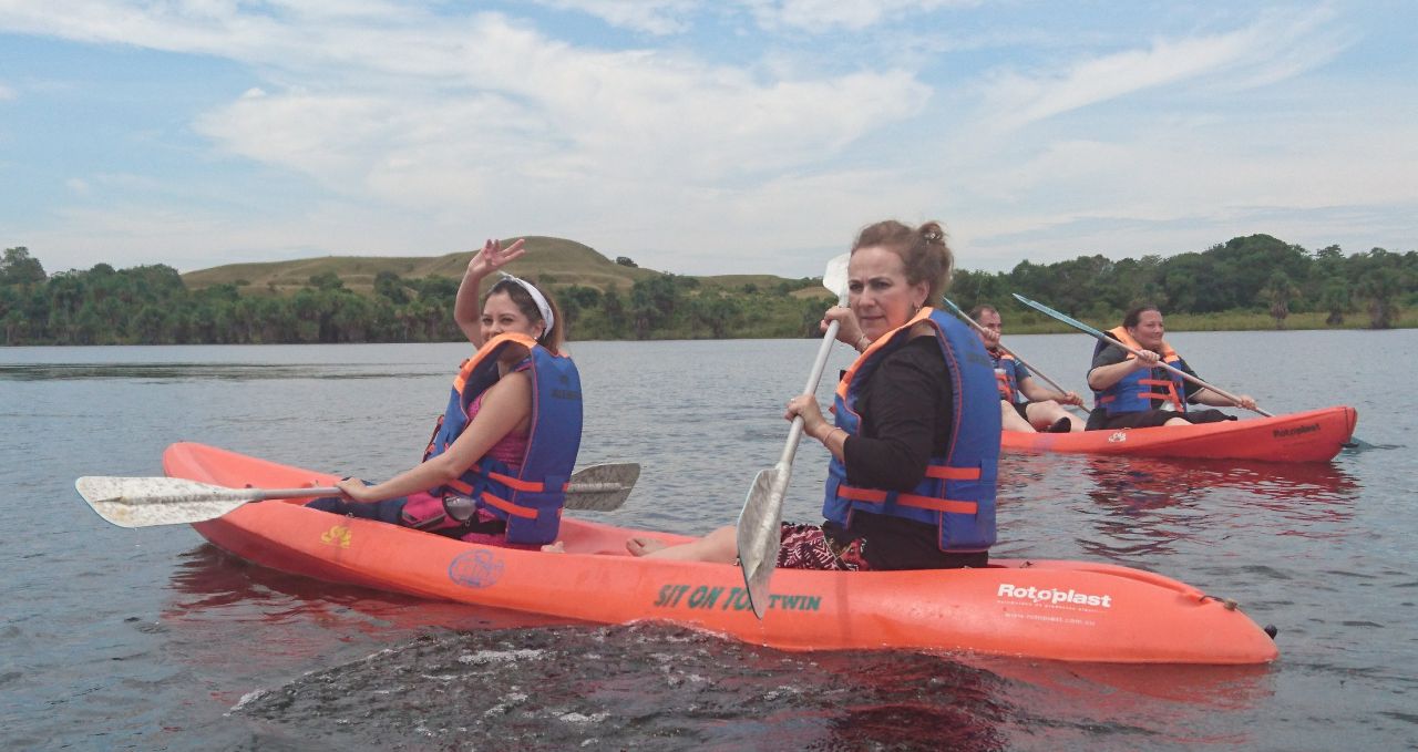 kayak-in-lagunas-de-menegua-colombia