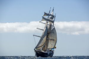 Mary Anne sails up Galapagos