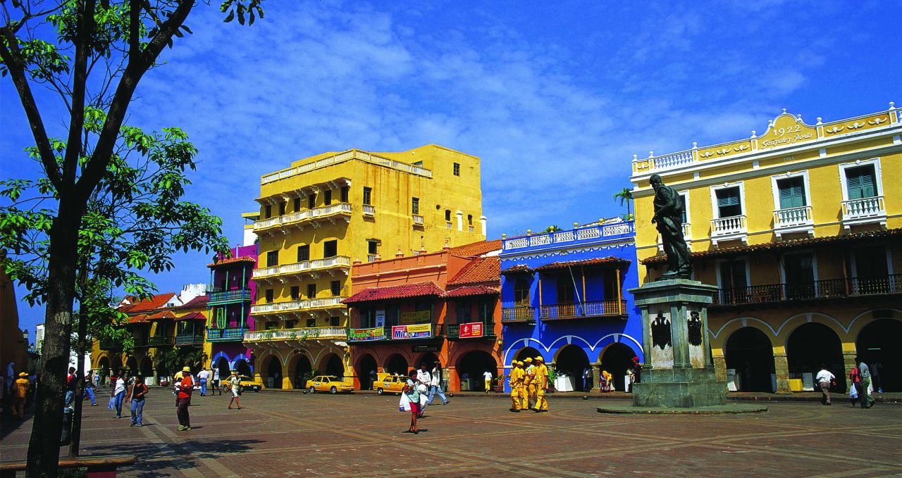 plaza-de-los-coches-cartagena-colombia