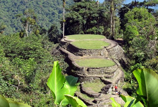 Tourists explore lost city Colombia