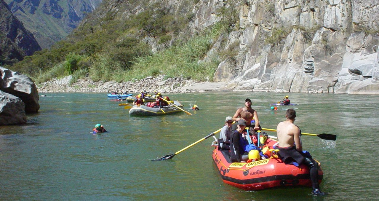 apurimac-rafting cooling off -peru