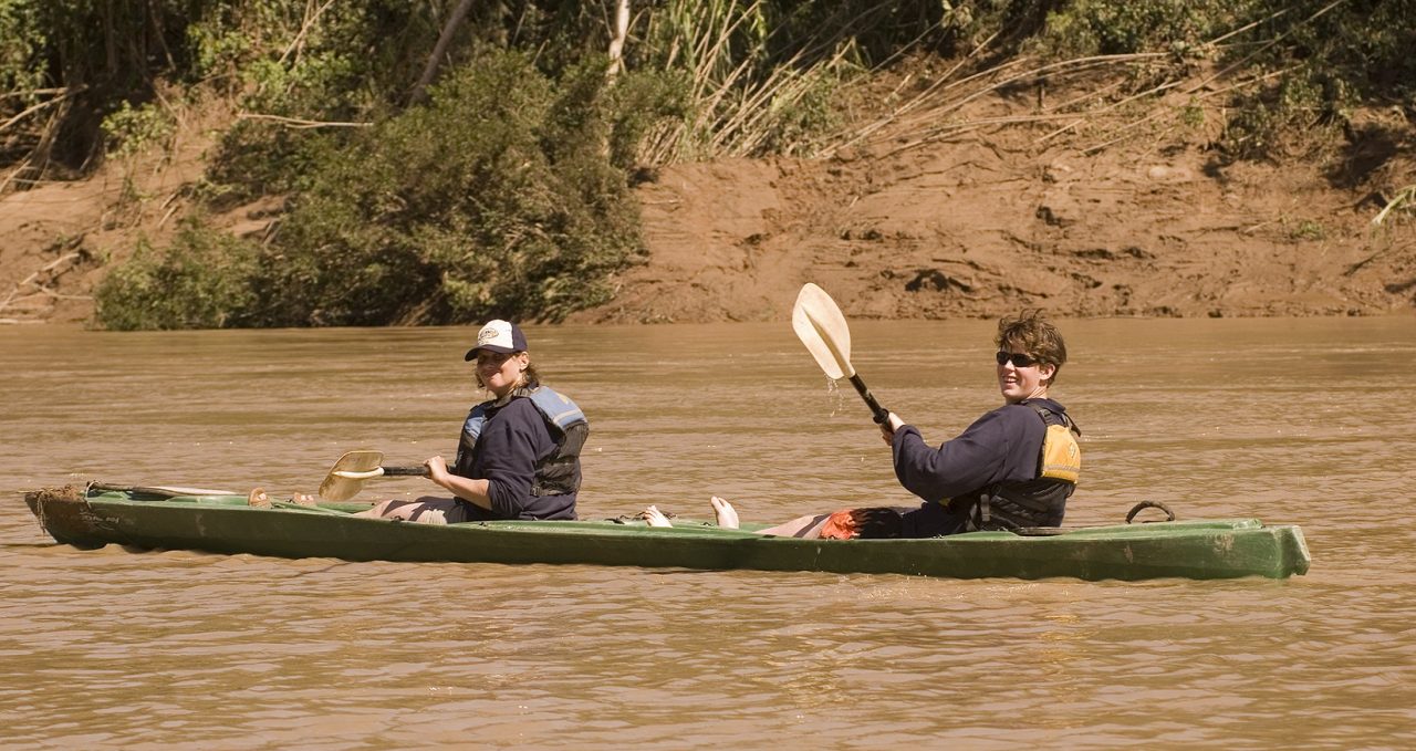 kayaking-on-rio-tambopato-peru