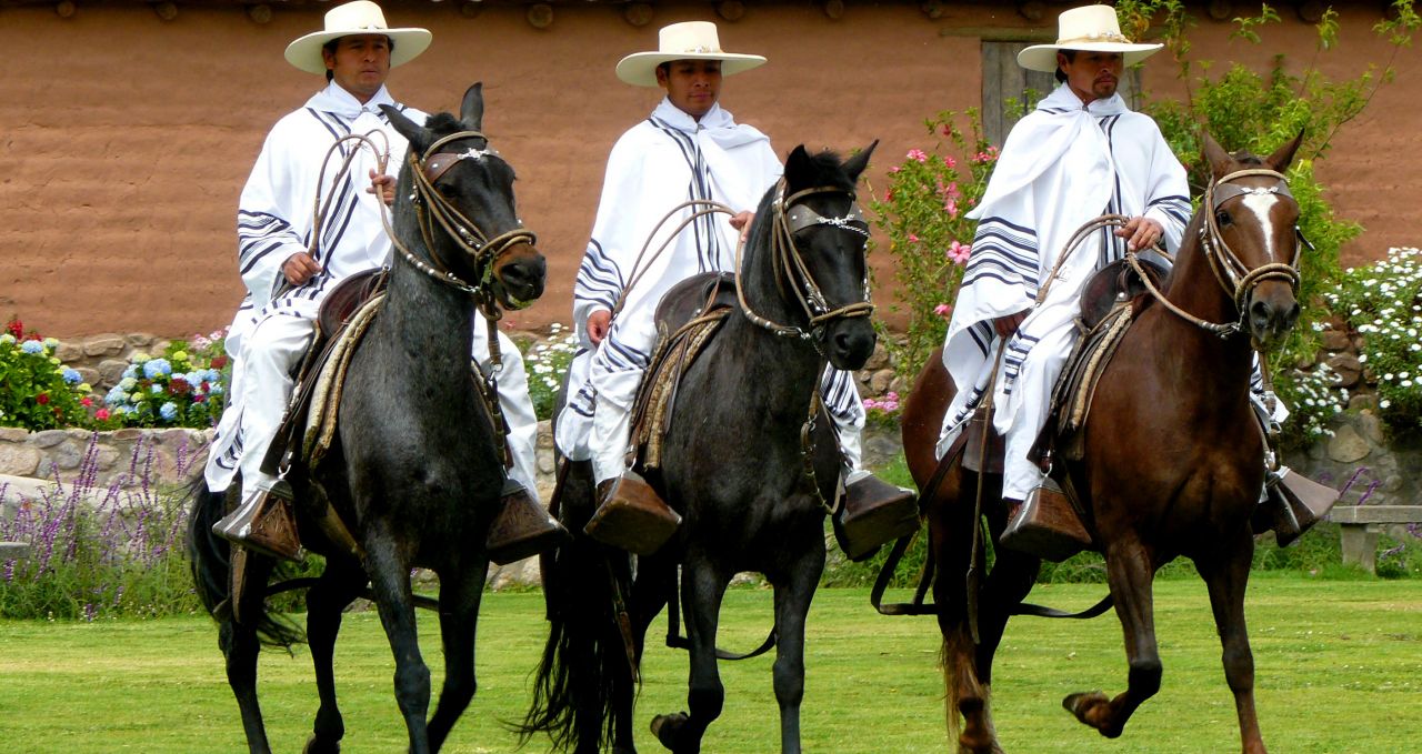 sacred-valley-sol y luna horses-peru