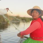 uros-lady-fishing-peru