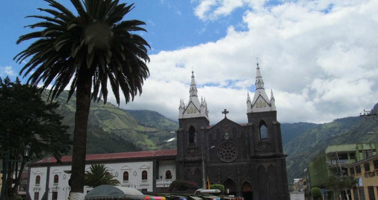 Banos plaza Ecuador