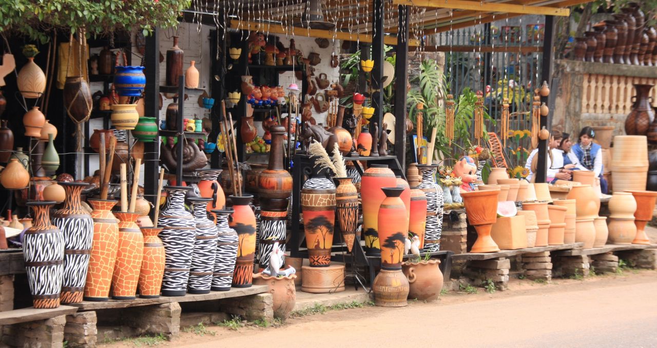 Maka pottery stall paraguay