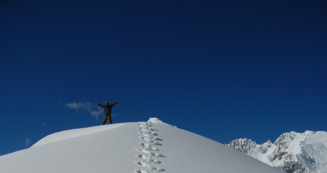 climbing huayna potosi bolivia