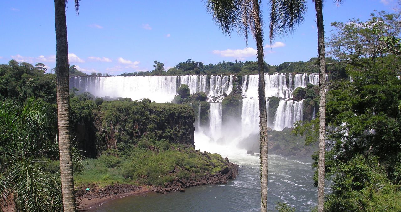 Iguazu-Falls-with-palms-Argentina