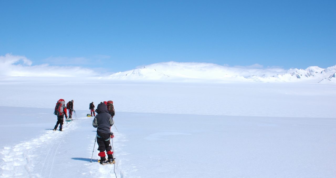 moreno-range-in-the-clouds-southern-ice-field-argentina-patagonia