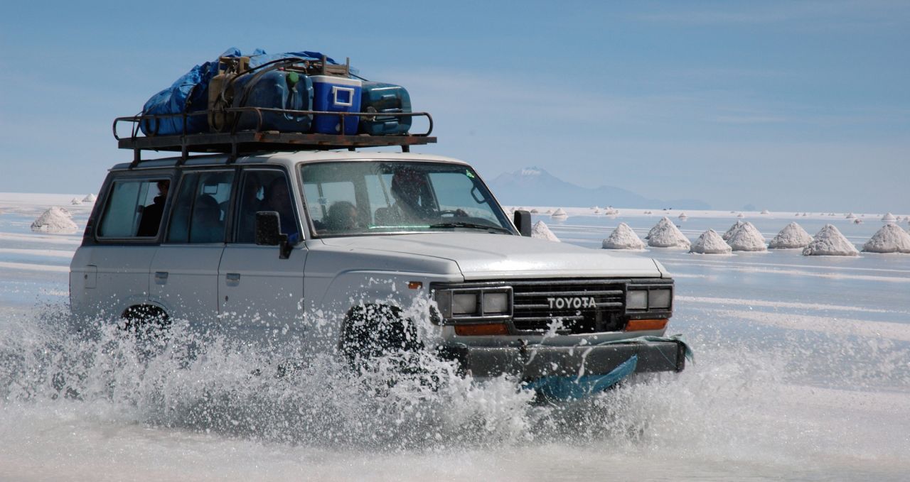 salar-de-uyuni-jeep-bolivia