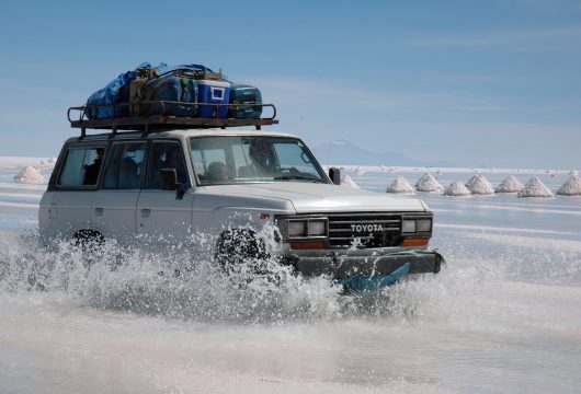 salar-de-uyuni-jeep-bolivia