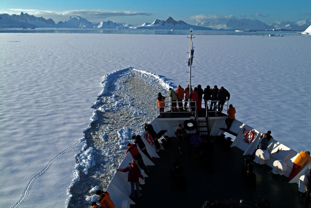 sailing-polar-vessel-ushuaia-antarpply-antarctica