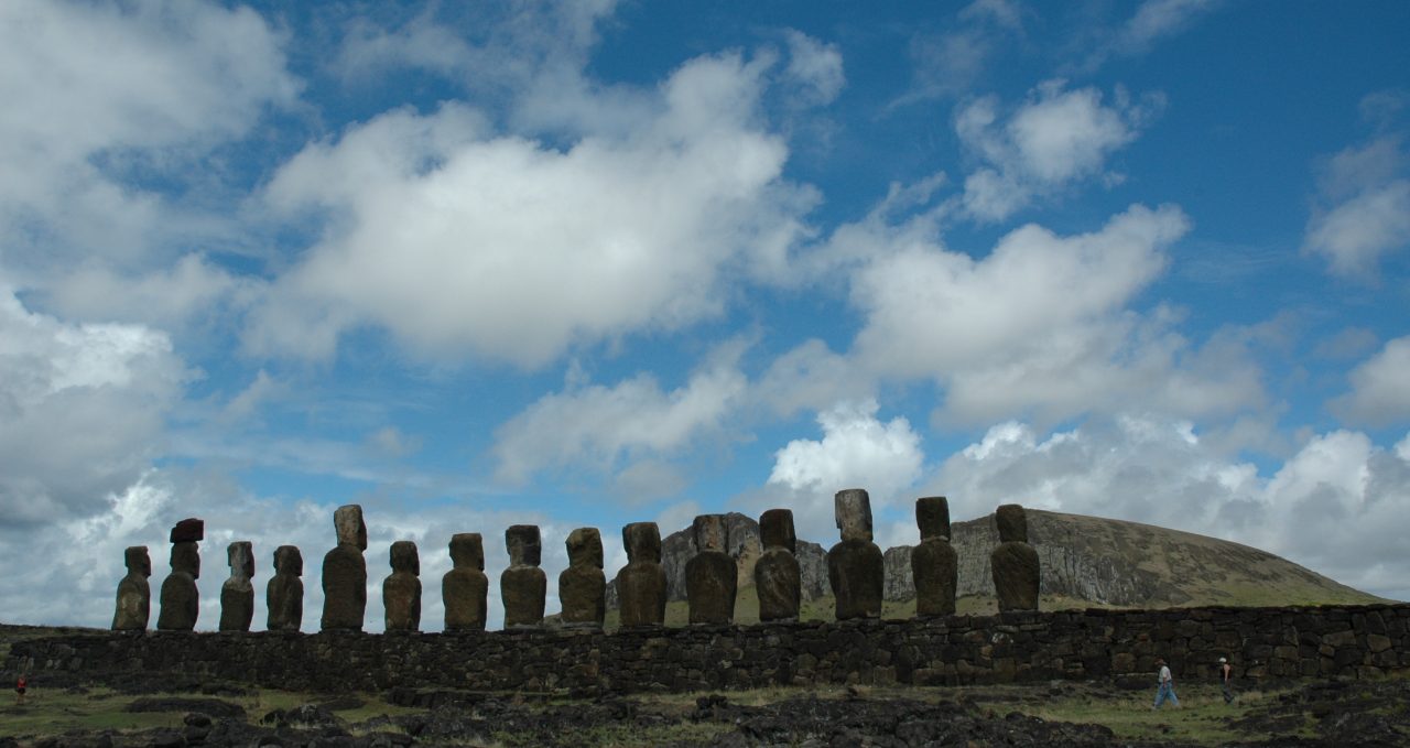 fifteen moais easter-island