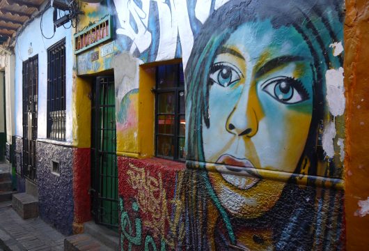 lady-grafitti-bogota-colombia