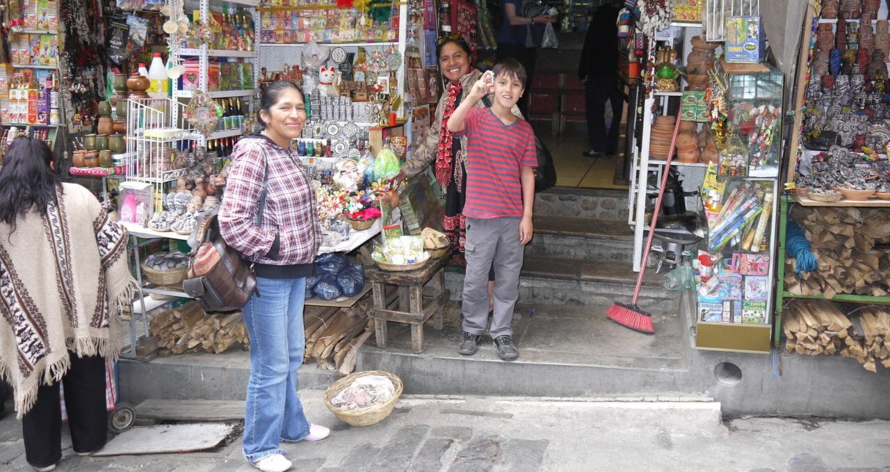 shopping-family-holiday-la-paz-bolivia