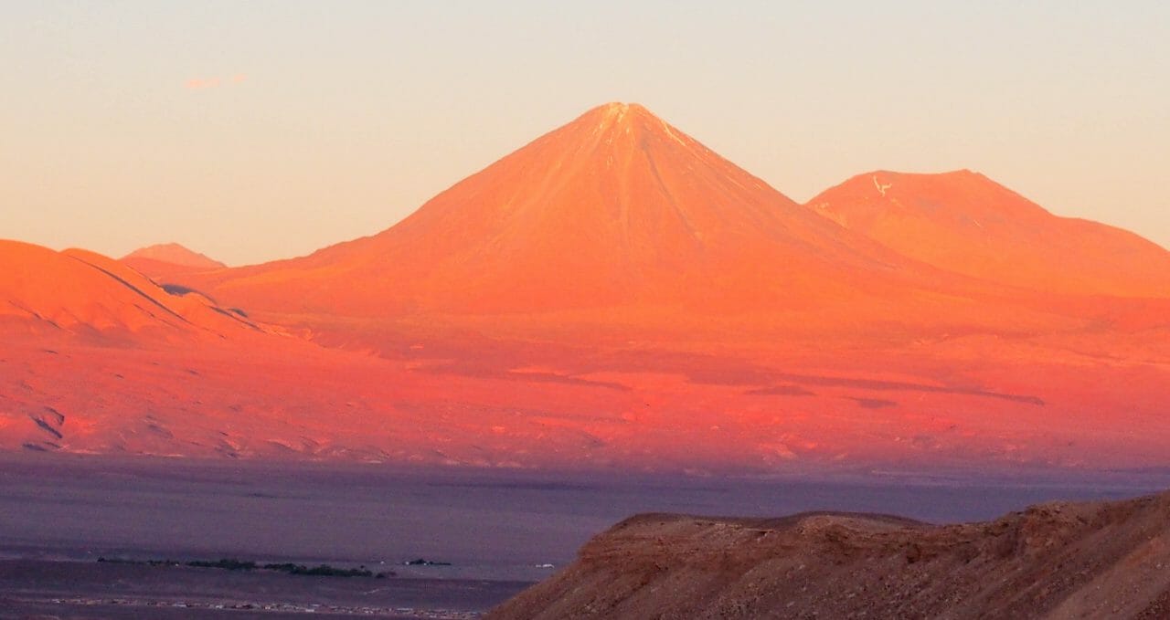 Licancabur-sunset-from-Uyuni-Bolivia