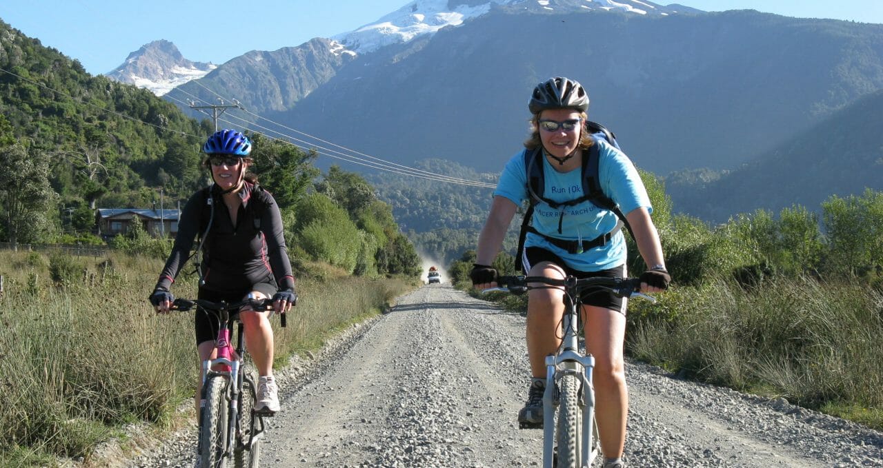 Cyclist lake district, Chile