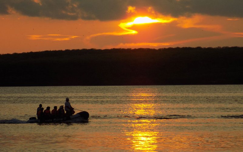 panga ride sunset galapagos