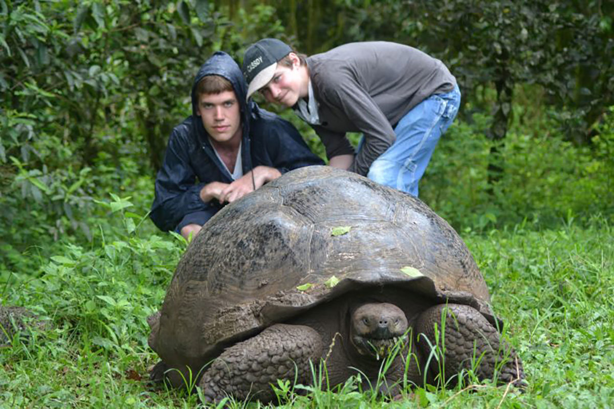 kids-with-giant-tortoises-family-holiday-galapagos