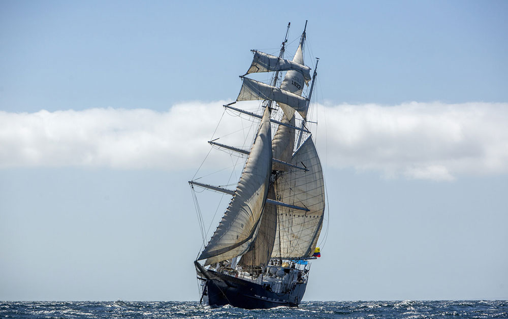 mary anne sails up galapagos