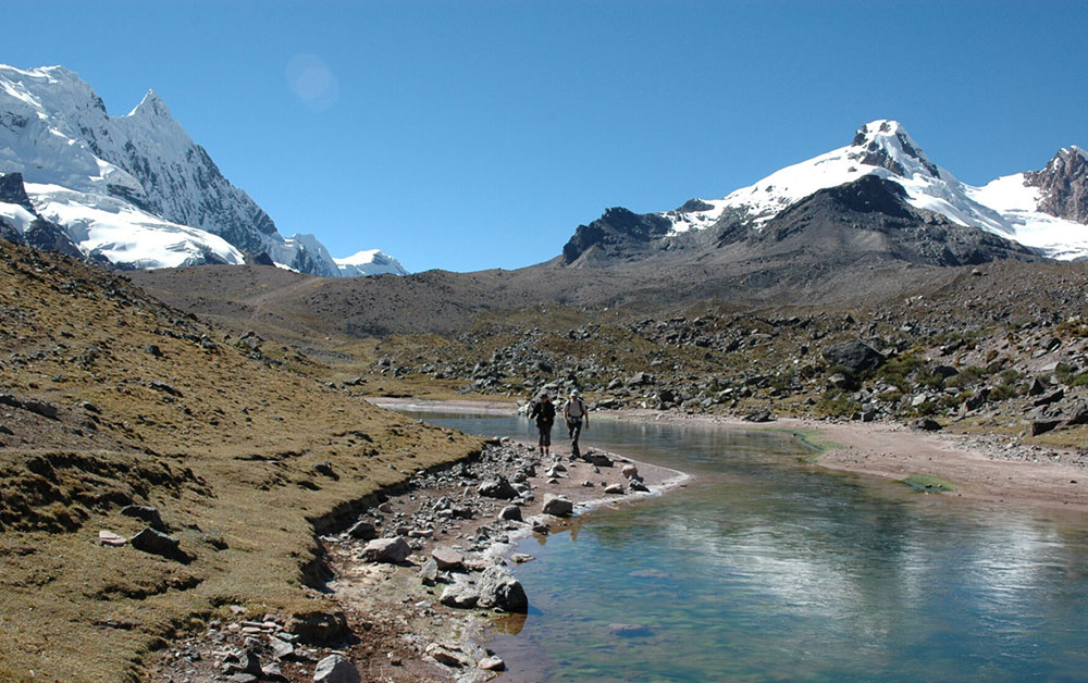 Alternative treks peru