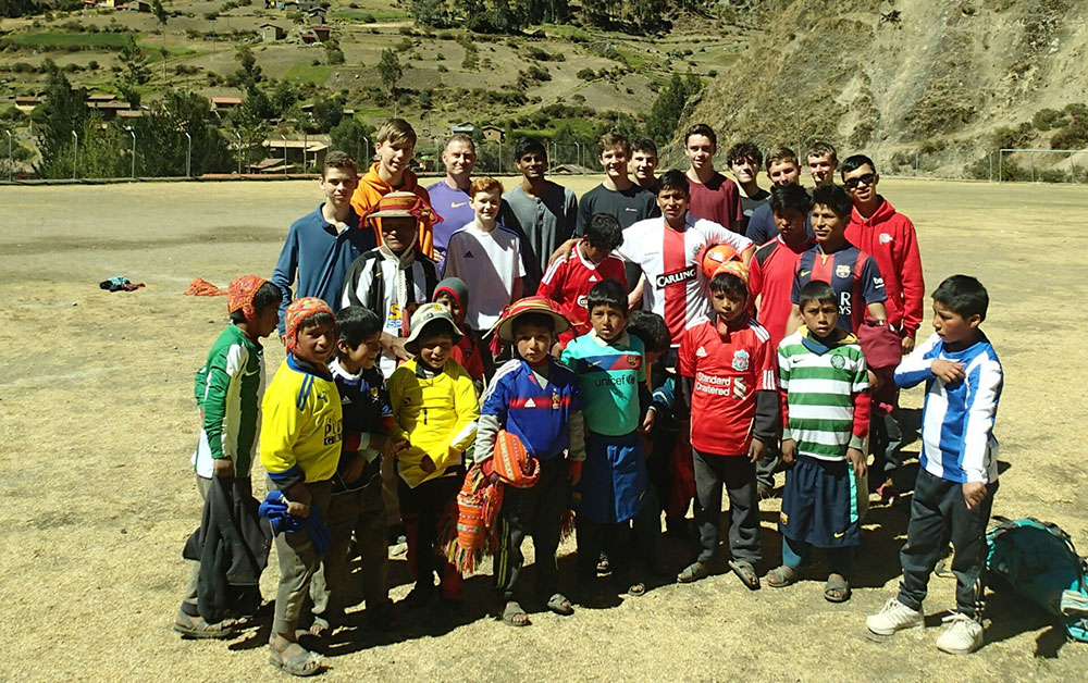 school group and homestay community peru