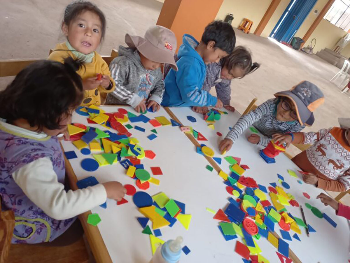 Huchuy Yachaq children in class