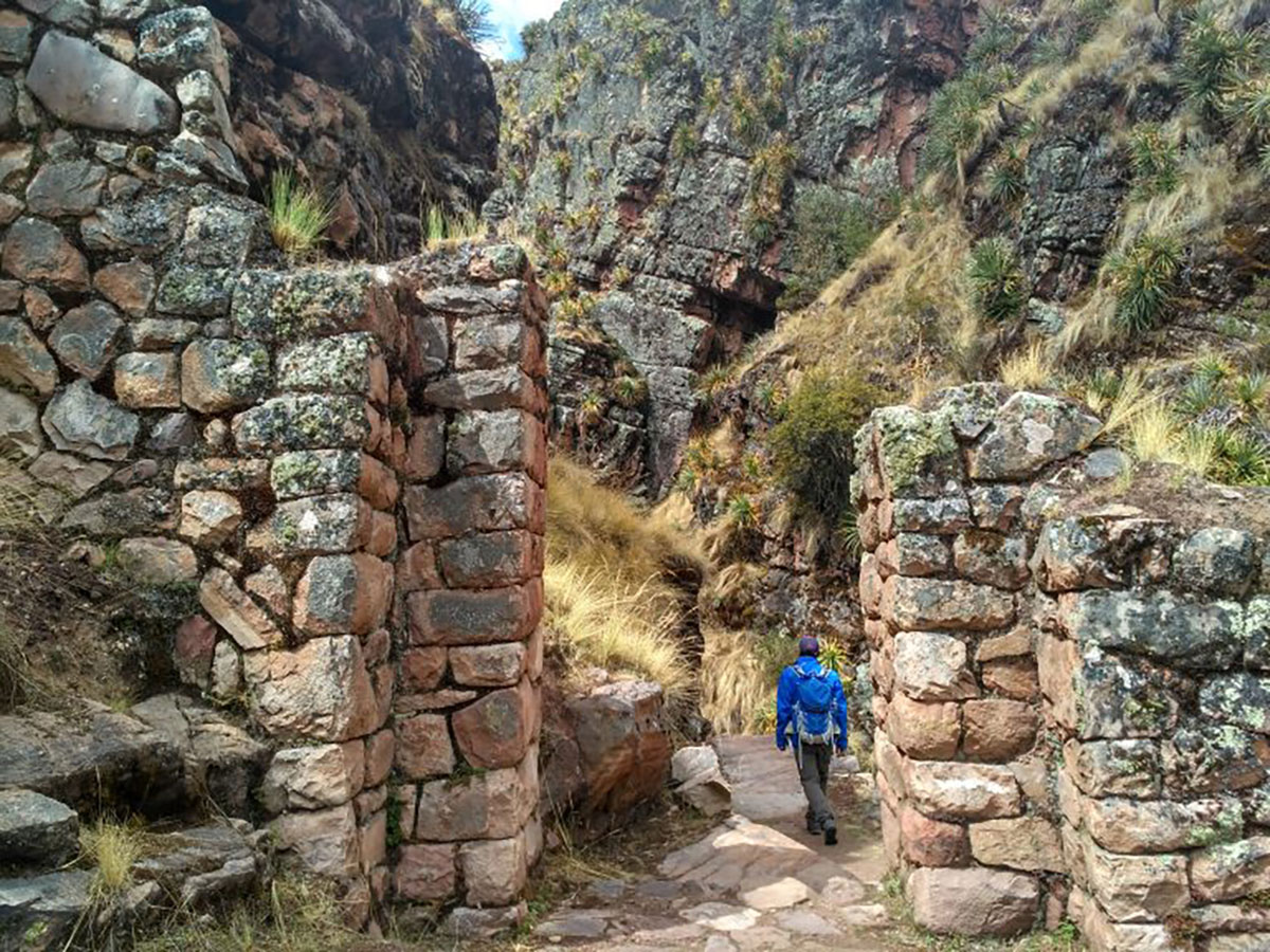 Inca entrance, Leon Punku, Huchuy Qosqo, Peru