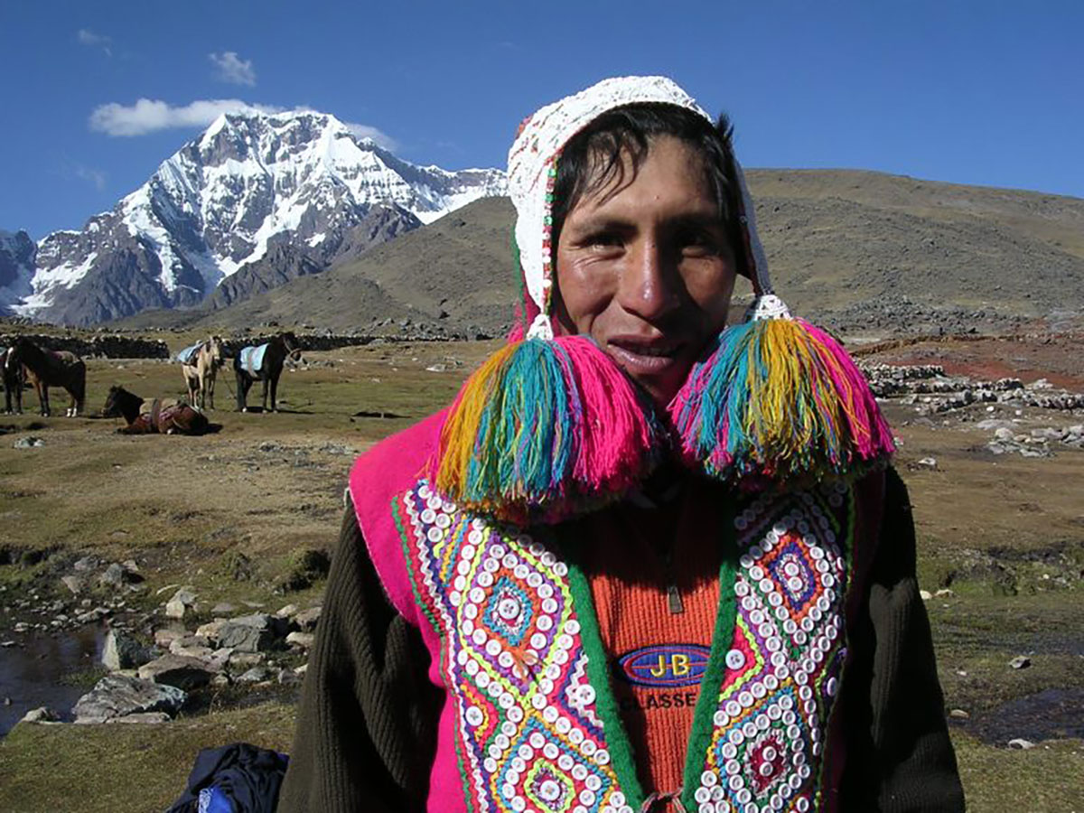 Tinqui hats, Peru