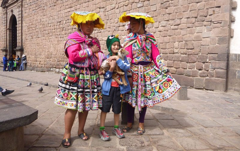 pisac ladies child family holiday cusco peru