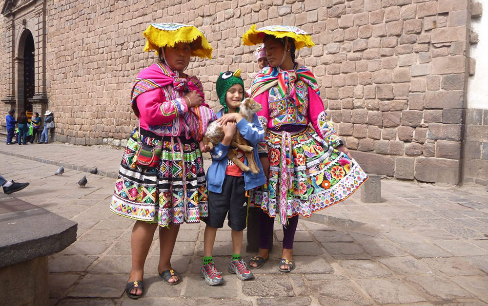 pisac ladies child family holiday cusco peru