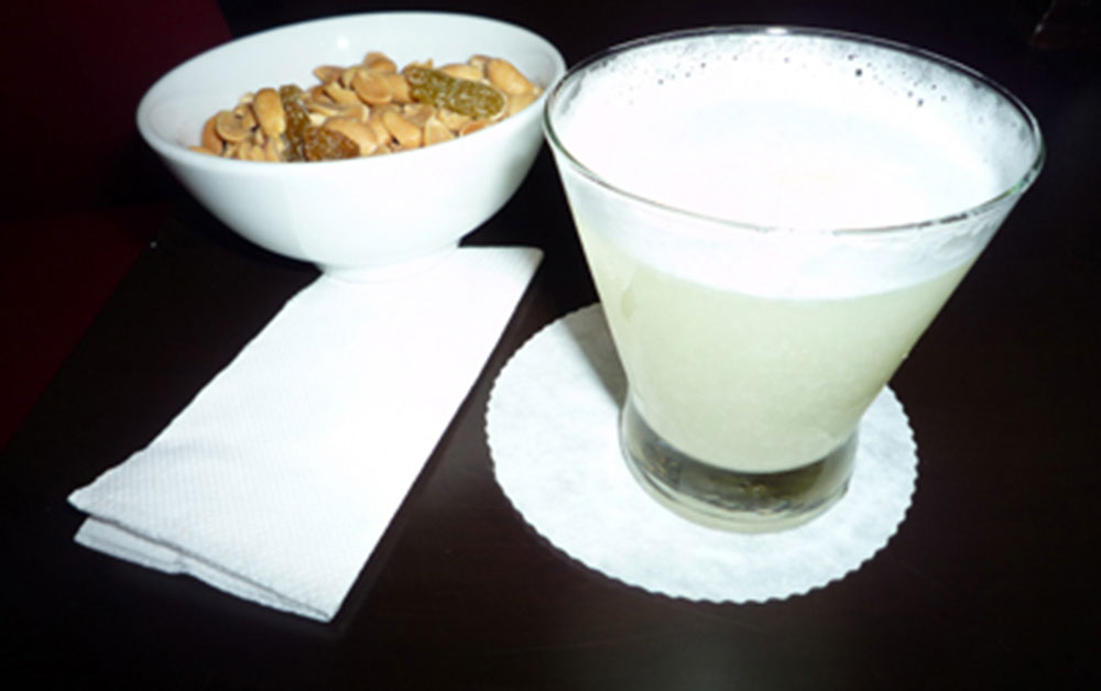 Pisco sour cocktail
