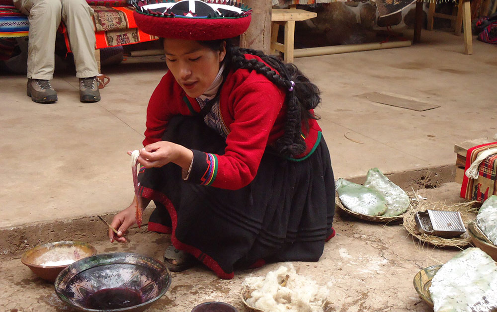 sacred valley weaving dyeing peru