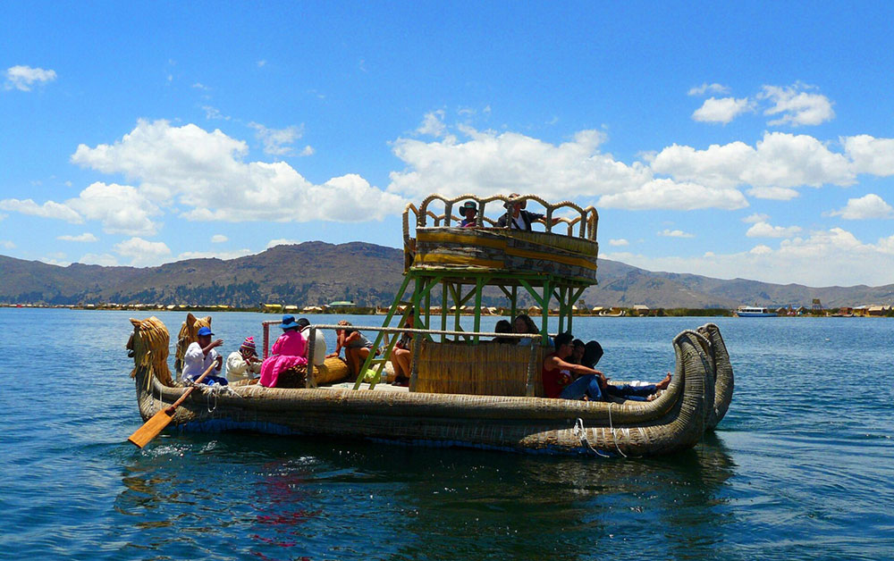 uros reed boat lake titicaca peru