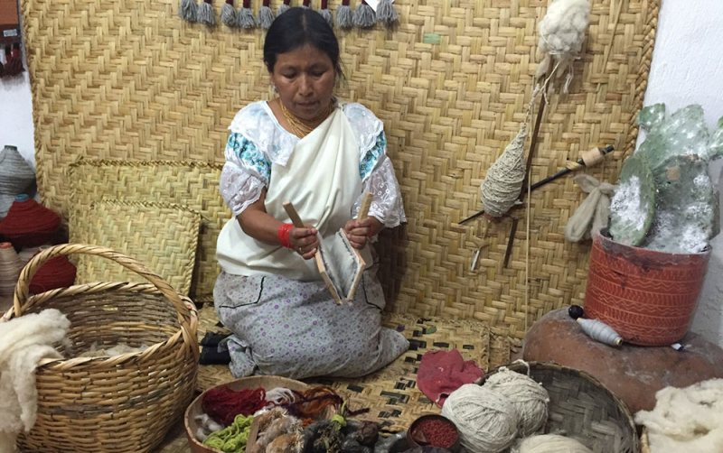 traditional weavers otavalo ecuador