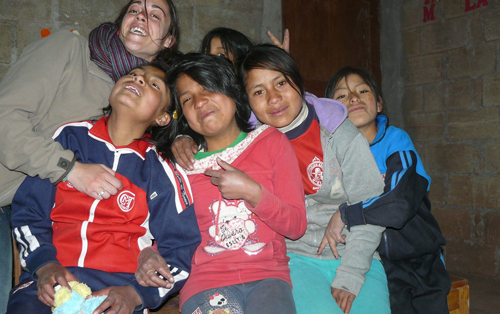 huchuy yachaq kids plus volunteer cusco peru
