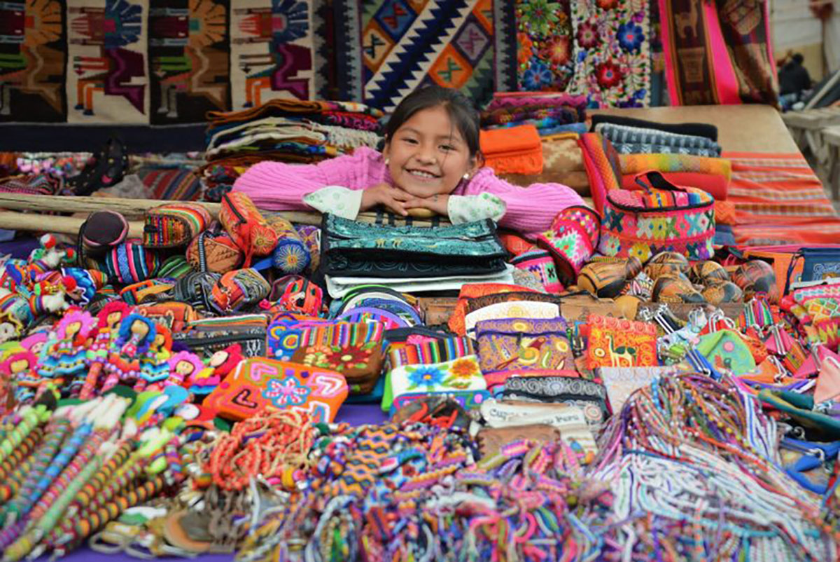local market pisac sacred valley peru