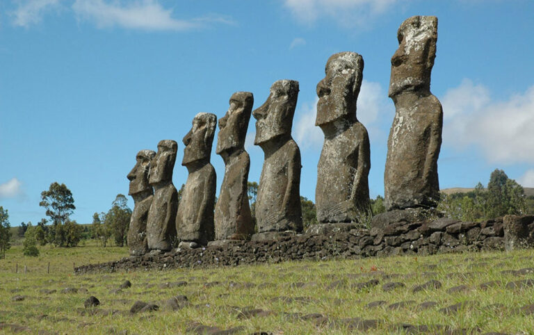 seven moais easter island
