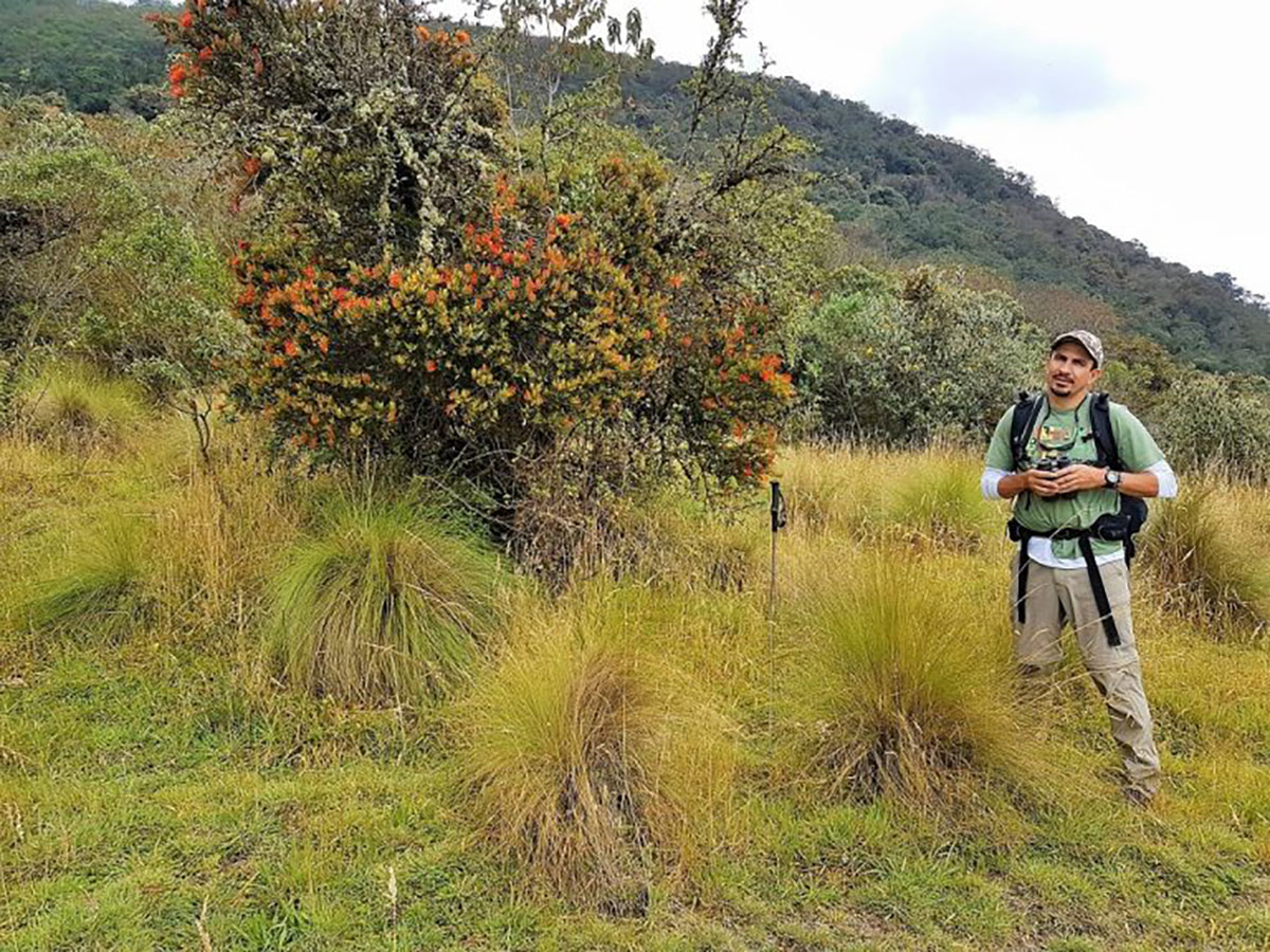 Cloud Forest Guide Ecuador Lodges Trek