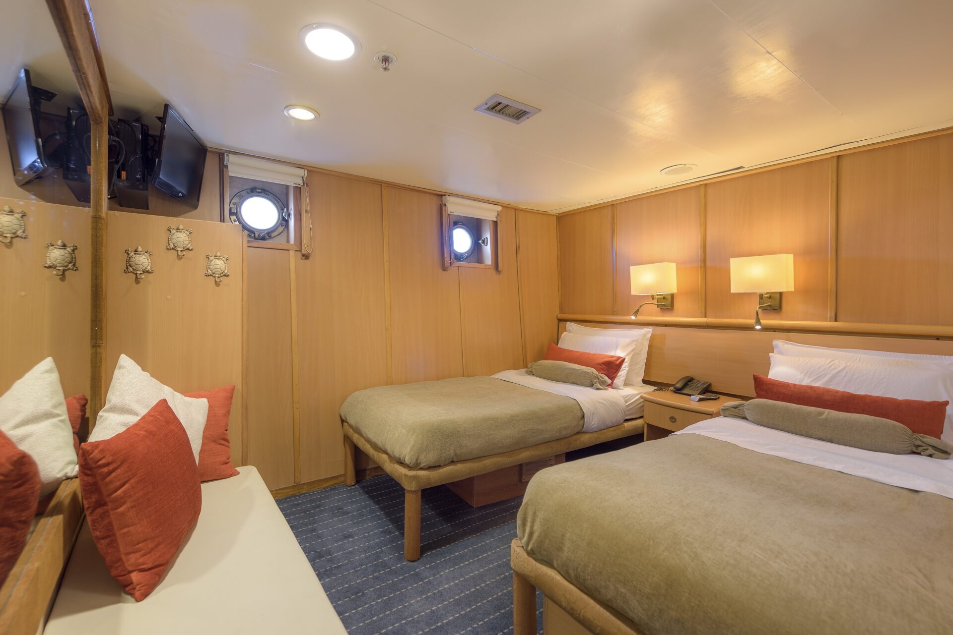 Galapagos Legend Standard Plus Cabin