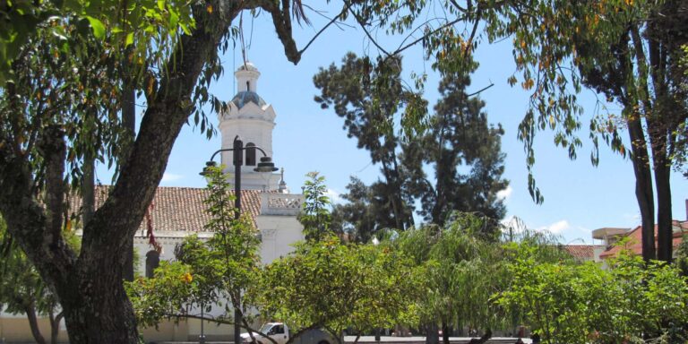 Cuenca Plaza Ecuador