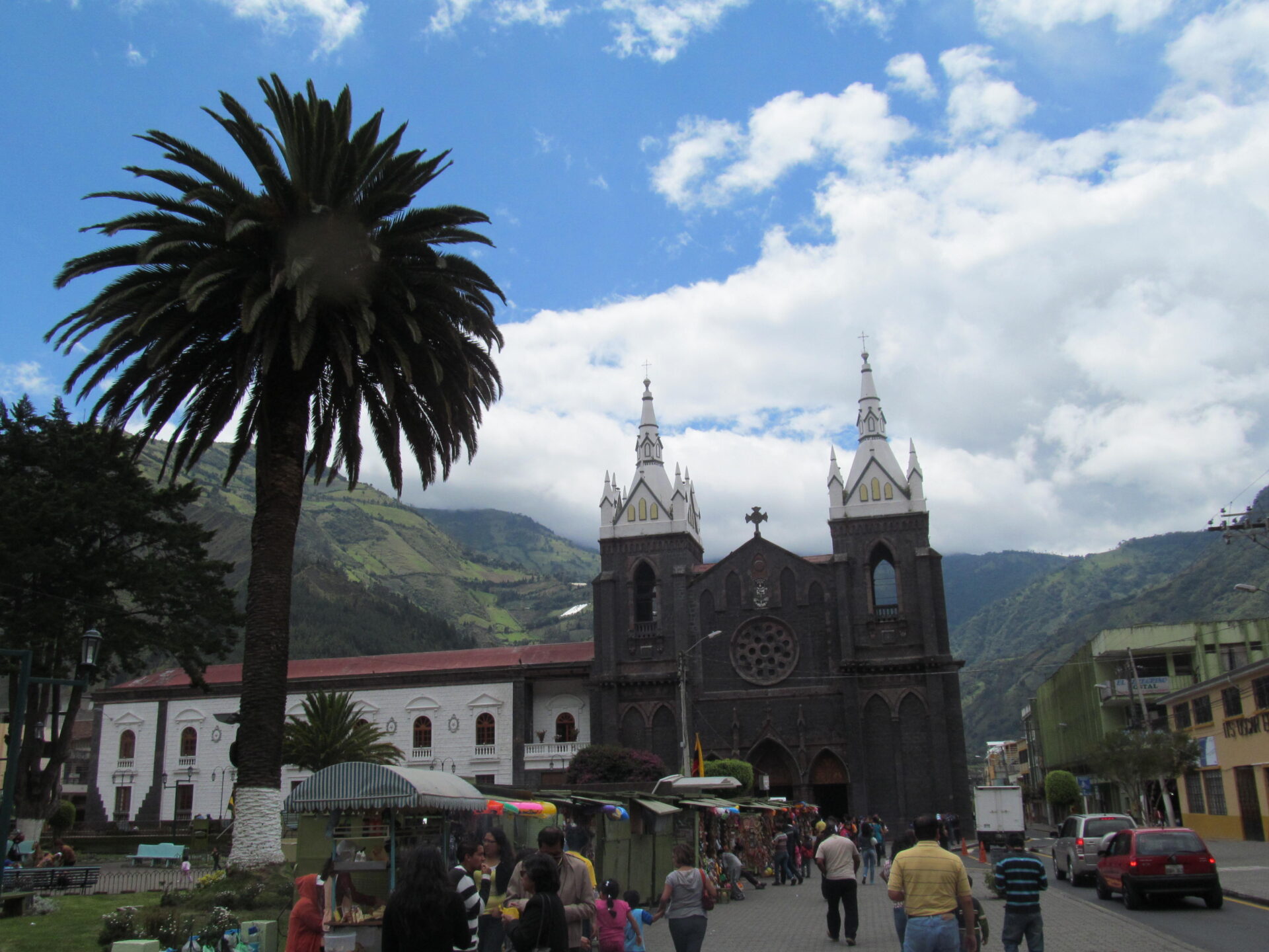 Banos Plaza Ecuador