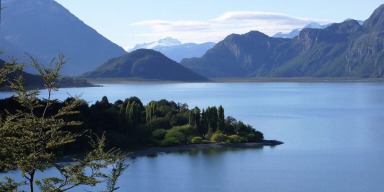 Lago Cisnes Tierra Luna Lodge Aysen Chile