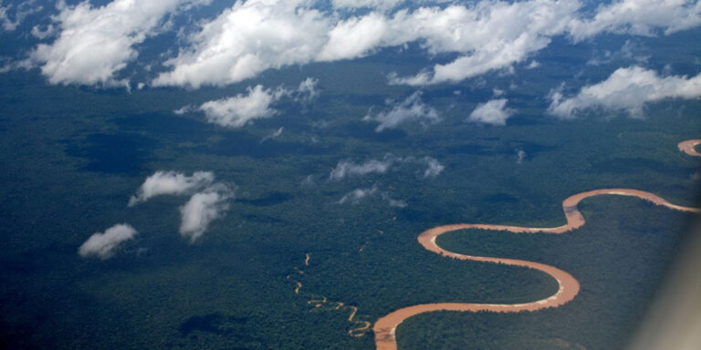 tambopata river peru