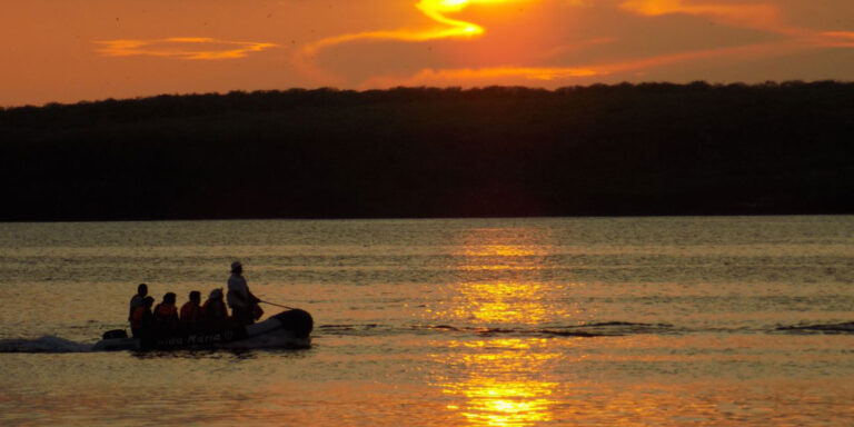 panga ride sunset galapagos